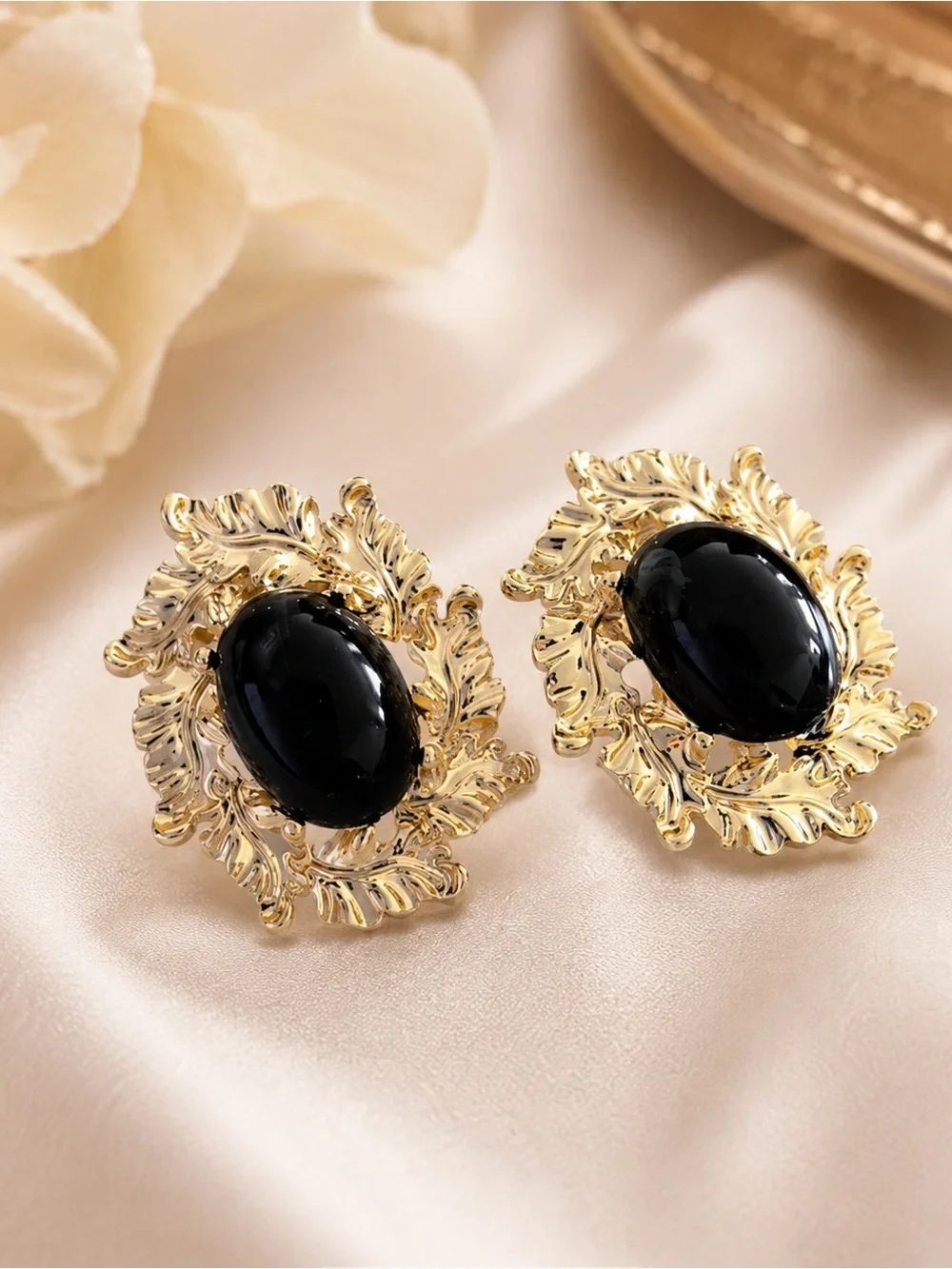 Vintage elegant gold